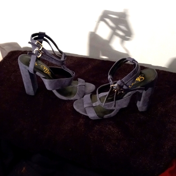 Bin 19. So Me high heeled shoes - Picture 3 of 8